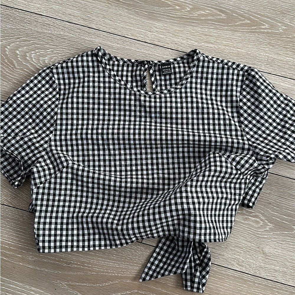 SHEIN Checkered Crop Top